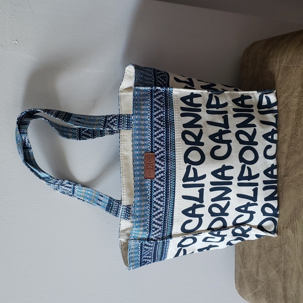 Robin Ruth NWOT Small Zip Tote Bag Blue and Cream "California".